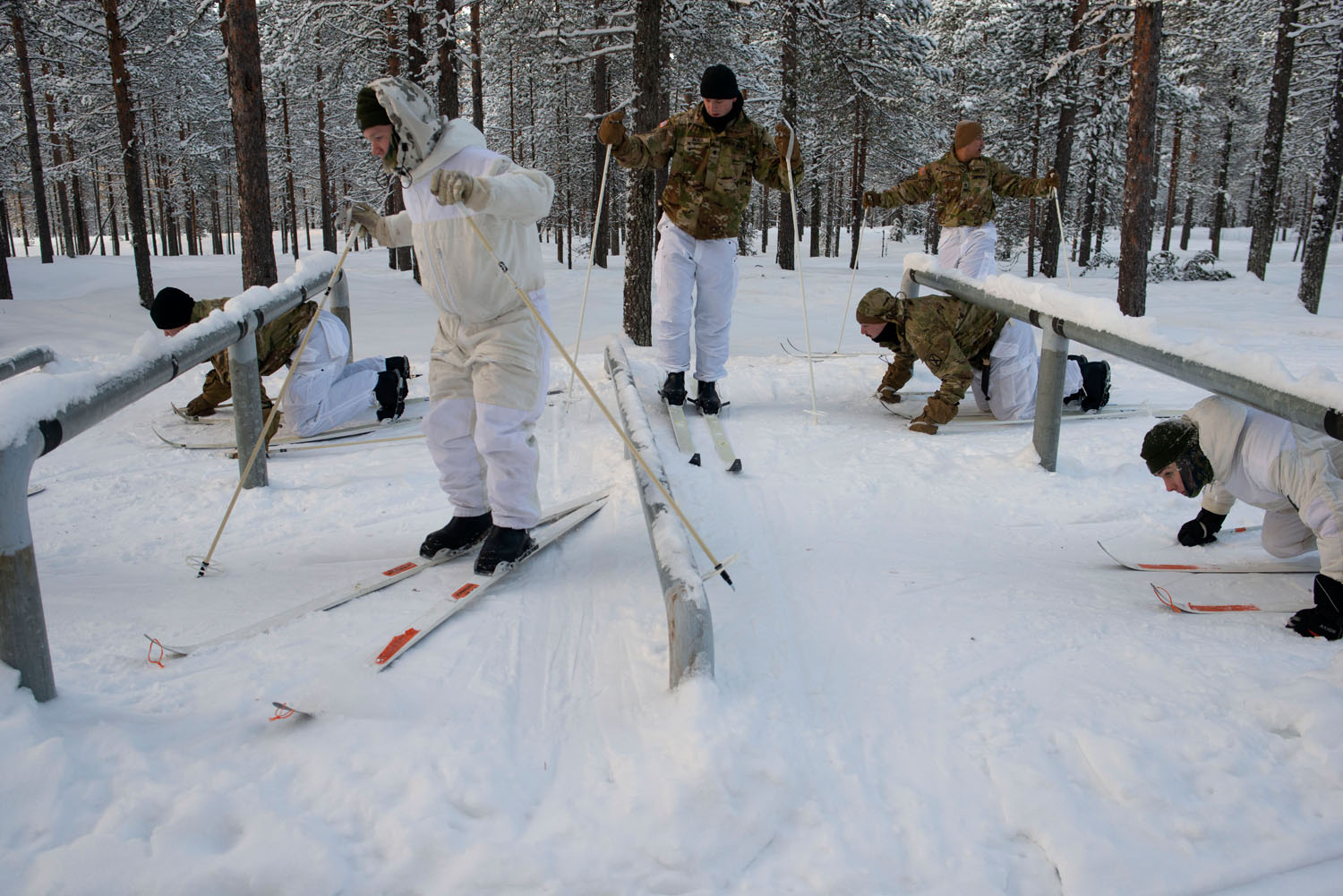 Finnish and US soldiers navigate an obstacle course. Sodankylä, Finland, February, 2023.